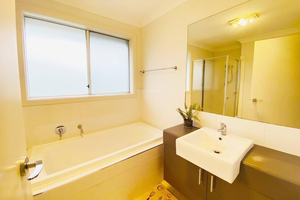 Kellyville 5Br Near Park And Shopping Mall Exterior foto
